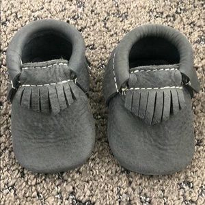 Freshly Picked Baby Moccasins Size 1 grey